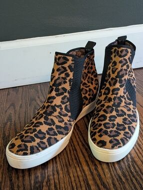 MIA Size 9 Amore Hidden Heel Leopard Style Lift Knit Wedge